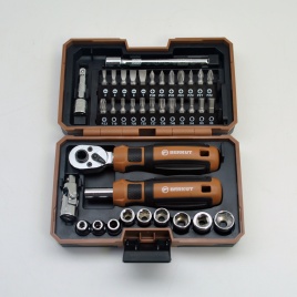 Набор инструментов с трещоткой и сменными битами BS-SET9538