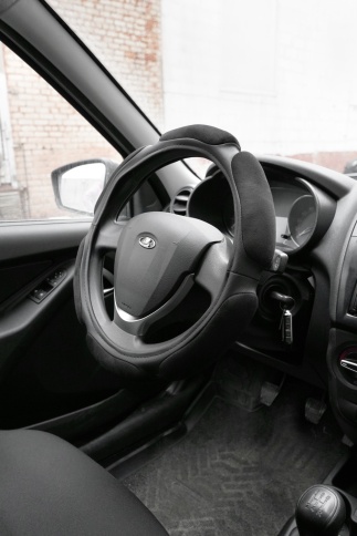 Спонжевая оплетка руля AVS SP-426S-B ( размер S, черный) - Серия "Sponge" фото 6