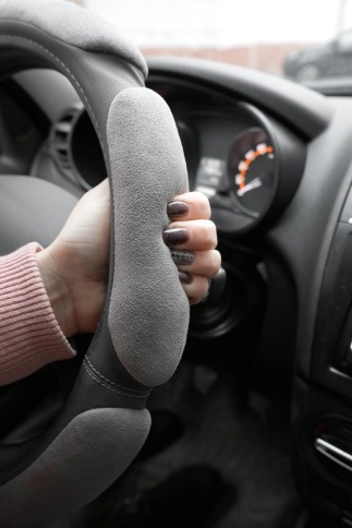 Спонжевая оплетка руля AVS SP-426S-GR ( размер S, серый) - Серия "Sponge" фото 5