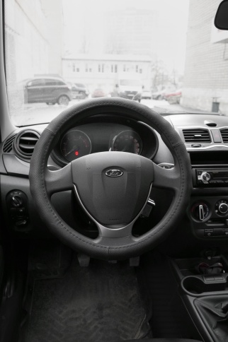 Оплетка на руль (нат. кожа) AVS GL-296M-B (размер M, черный) - Серия "Classic" фото 5