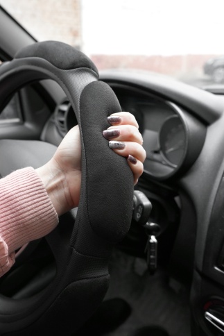 Спонжевая оплетка руля AVS SP-426S-B ( размер S, черный) - Серия "Sponge" фото 5