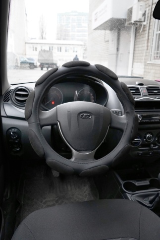 Спонжевая оплетка руля AVS SP-526M-B ( размер M, черный) 10 подушечек - Серия "Sponge" фото 6