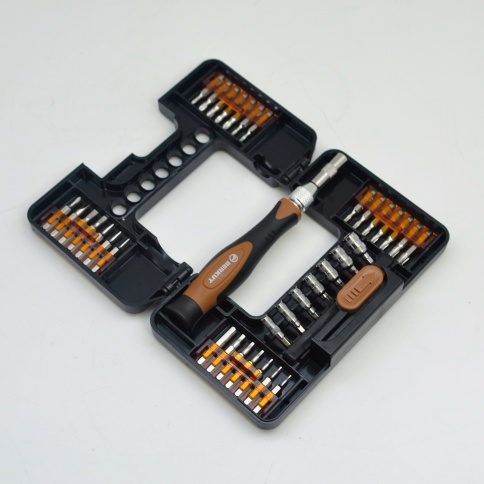 Отвёртка для точных работ со сменными битами BERKUT SPECIALIST BS-SET9137 (37 предметов) в кейсе фото 1