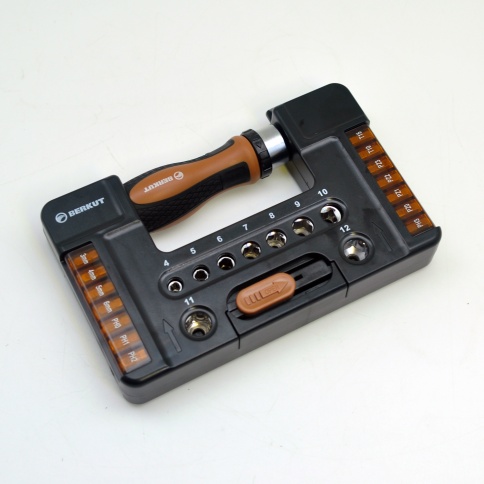 Реверсивная, трещоточная отвёртка со сменными битами и головками BERKUT BS-SET9138 (38 предметов) фото 1