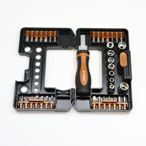 Реверсивная, трещоточная отвёртка со сменными битами и головками BERKUT BS-SET9138 (38 предметов) фото 4