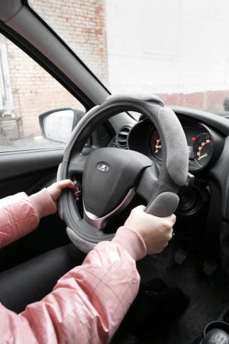 Спонжевая оплетка руля AVS SP-426S-GR ( размер S, серый) - Серия "Sponge" фото 4