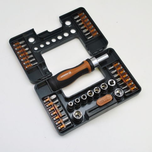 Реверсивная, трещоточная отвёртка со сменными битами и головками BERKUT BS-SET9138 (38 предметов) фото 2