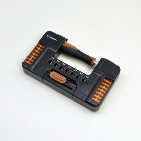 Отвёртка для точных работ со сменными битами BERKUT SPECIALIST BS-SET9137 (37 предметов) в кейсе фото 2