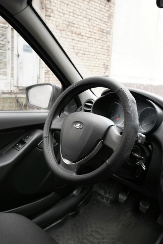 Оплетка на руль (нат. кожа) AVS GL-930M-B (размер M, черный) - Серия "Classic" фото 4