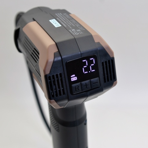 Компрессор автомобильный BERKUT DAC-300 c аккумулятором JSL-18000PP (комплект) фото 6