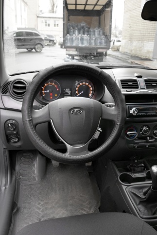 Оплетка на руль (нат. кожа) AVS GL-940M-B (размер M, черный) - Серия "Classic" фото 4