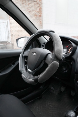 Спонжевая оплетка руля AVS SP-426S-GR ( размер S, серый) - Серия "Sponge" фото 6